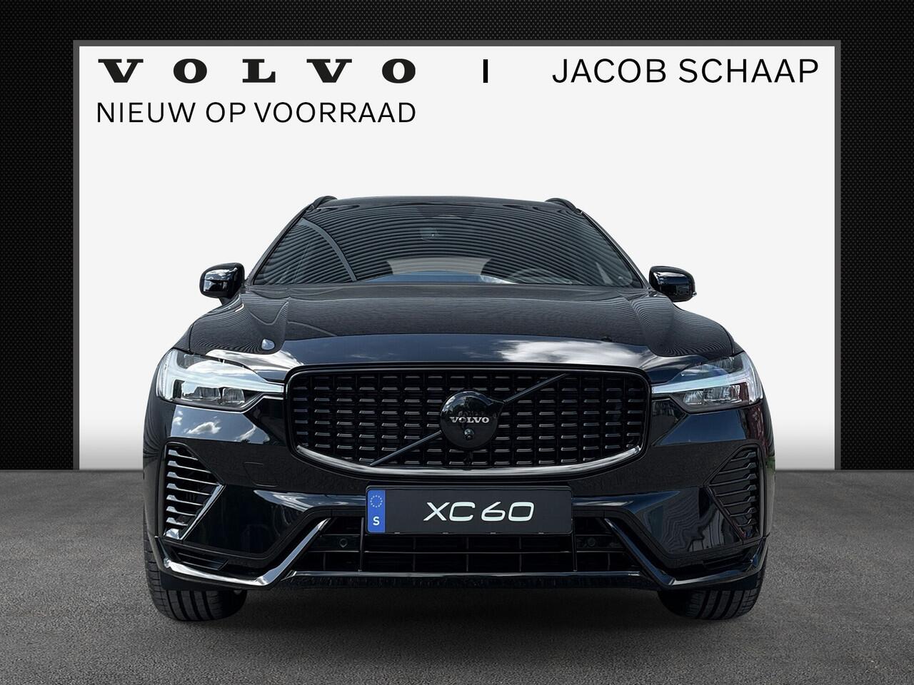 Volvo XC60 T6 Plug-in hybrid AWD Plus Black Edition / Uit voorraad leverbaar / Luchtvering / 360 Camera / 21" Velgen