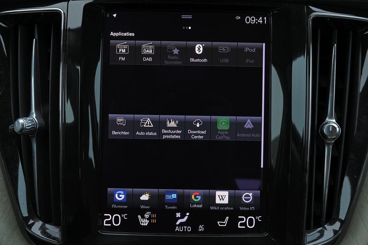 Volvo XC60 B5 Inscription - IntelliSafe Assist & Surround - Parkeercamera achter - Verwarmde voorstoelen & stuur - Parkeersensoren voor & achter - Elektr. bedienb. bestuurdersstoel met geheugen - High Performance audio - 19' LMV