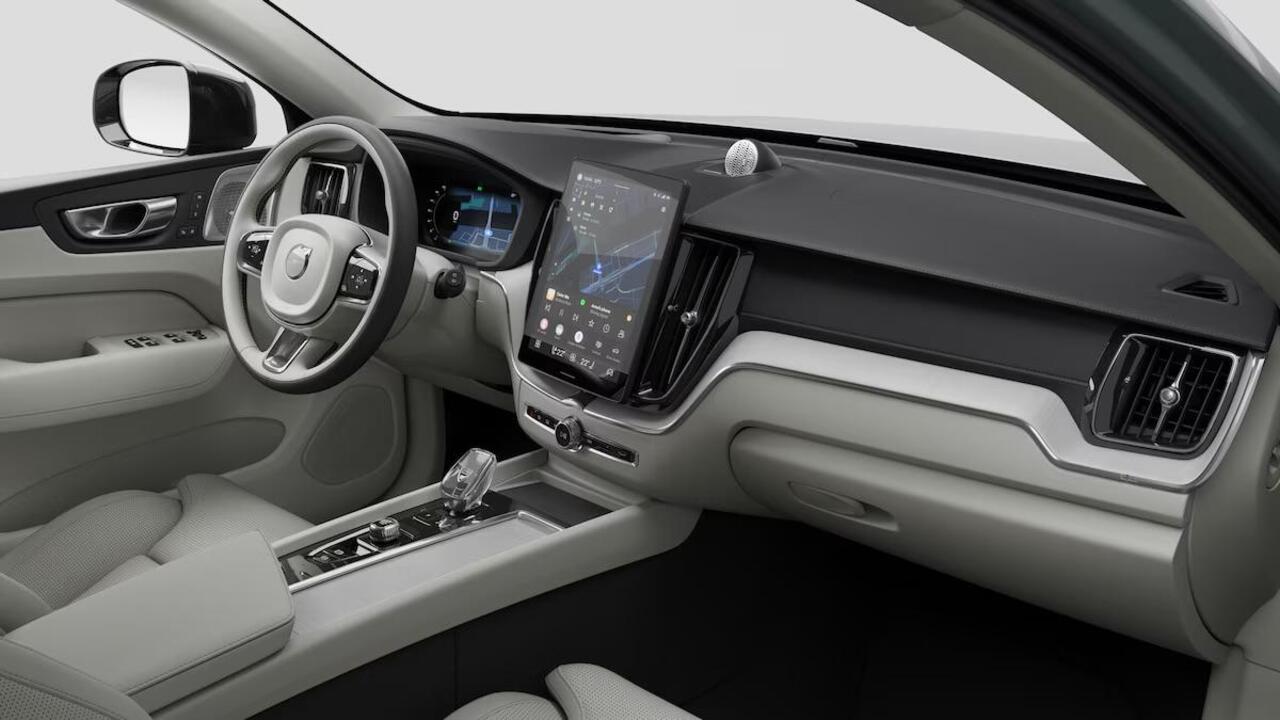 Volvo XC60 2.0 T6 Plug-in hybrid AWD Ultra Dark | Verwacht Dec. 2025 | Executive Line | Bowers & Wilkins | Luchtvering | Geventileerde Voorstoelen | Massagefunctie | 21" Lichtmetalen Wielen |