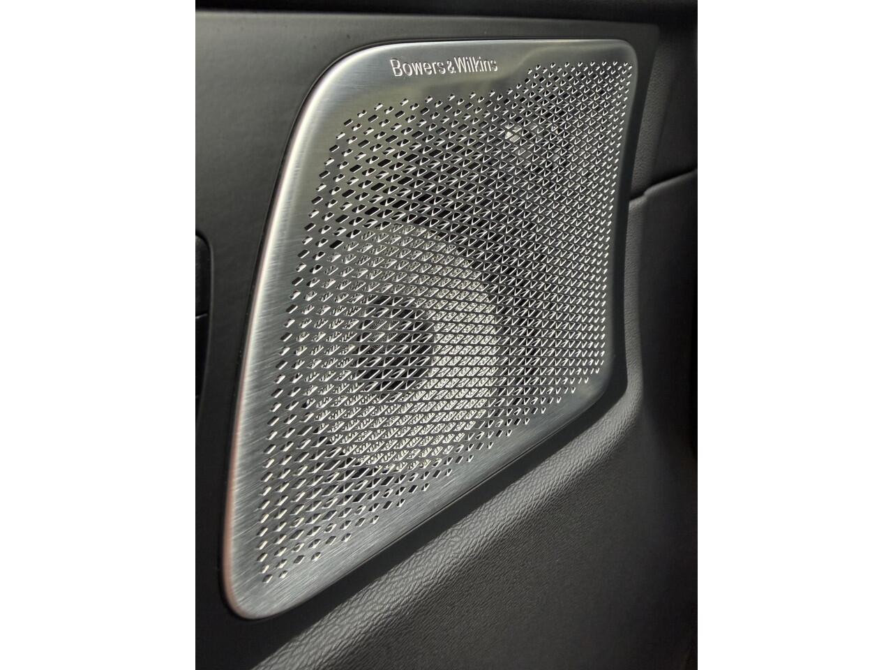 Volvo XC60 2.0 T8 Ultra Black Edition Nieuw Model l Luchtvering l Bowers & Wilkins l Lounge Pakket l Elektrische Trekhaak