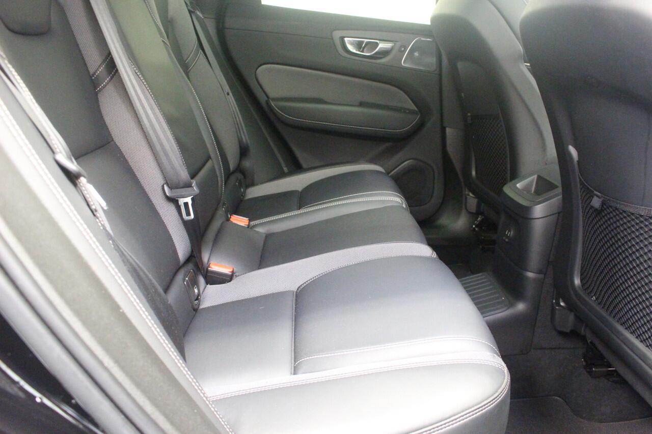 Volvo XC60 T6 Plug-in hybrid AWD R-Design | Rijklaarprijs | Trekhaak | Bowers Wilkins | Long Range |