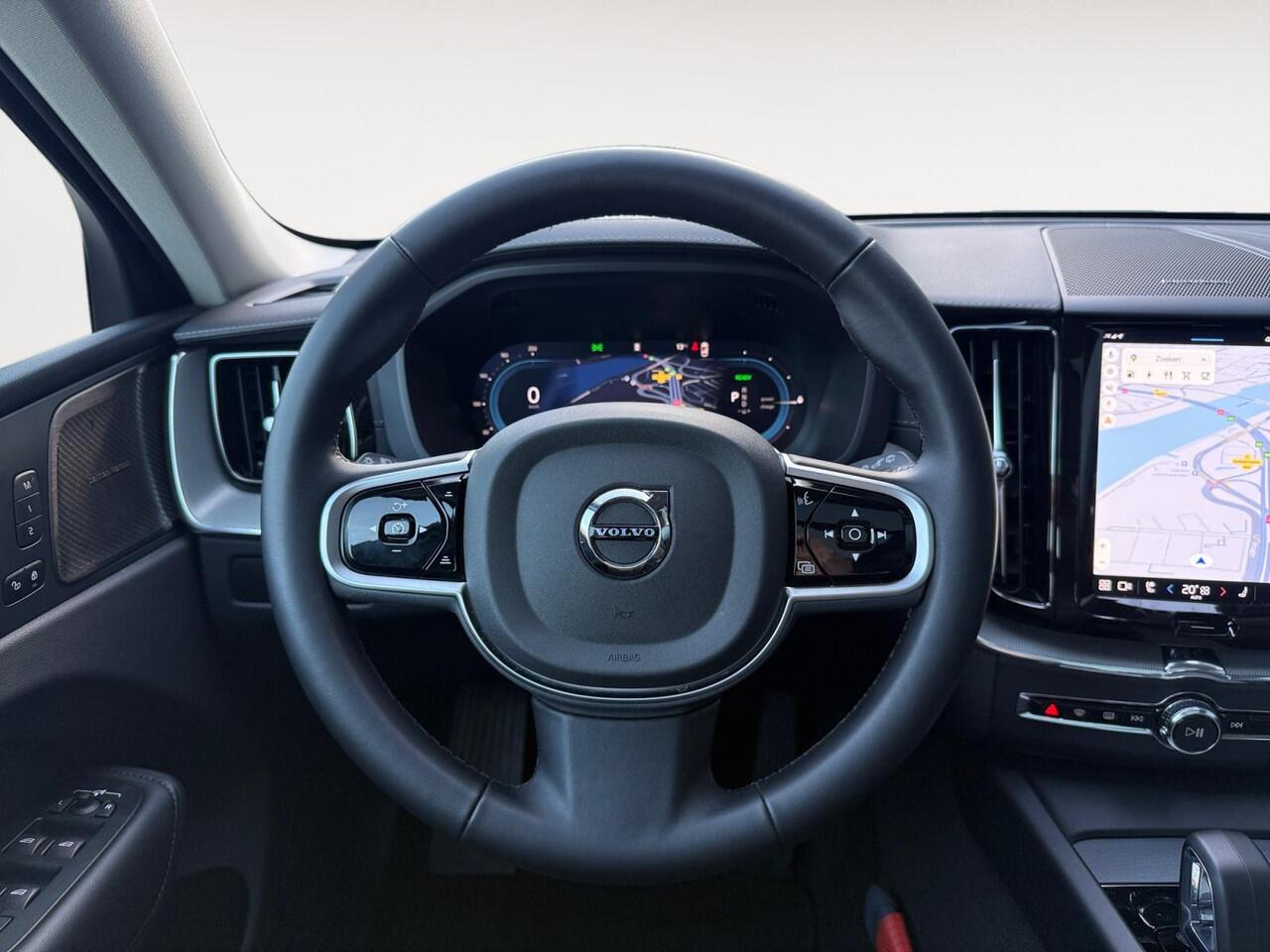 Volvo XC60 2.0 T6 Plug-in hybrid AWD Ultra Dark | Trekhaak | Panoramadak | Stoelverwarming | Head-up Display |