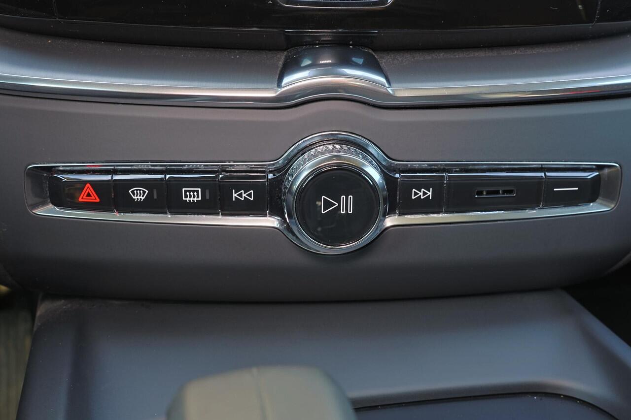 Volvo XC60 T6 Recharge AWD Inscription Expression - LONG RANGE - Panorama/schuifdak - IntelliSafe Assist - Harman/Kardon audio - Adaptieve LED koplampen - Parkeercamera achter - Verwarmde voorstoelen & stuur - Parkeersensoren voor & achter - Draadloze tel. lader - E