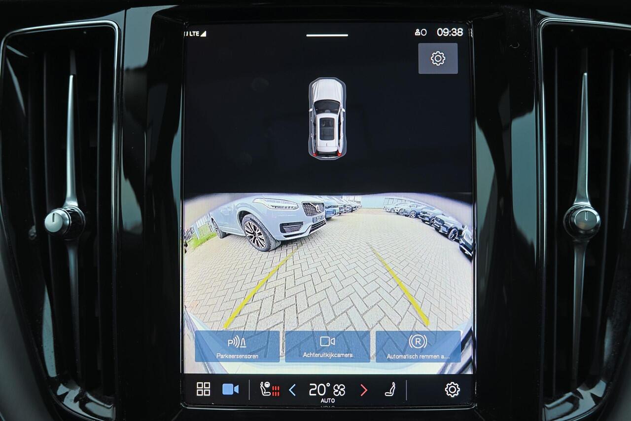 Volvo XC60 T6 Recharge AWD Core Bright - Panorama/schuifdak - IntelliSafe Assist - Adaptieve LED koplampen - Parkeercamera achter - Verwarmde voorstoelen, stuur & achterbank - Parkeersensoren voor & achter - Draadloze tel. lader - Standkachel - Extra getint glas - E