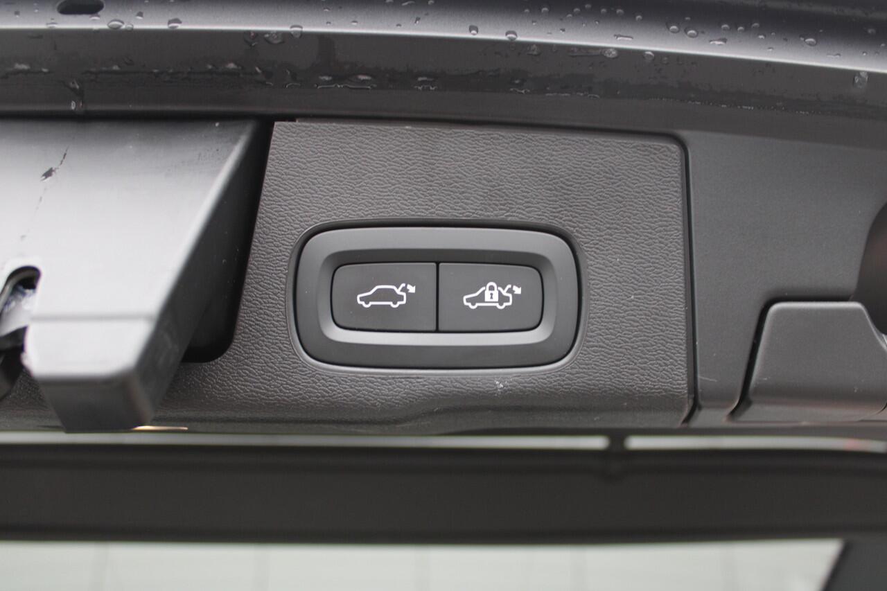 Volvo XC60 T6 Plug-in hybrid AWD Ultra Dark | Head up display | 21" Velgen | Harman Kardon