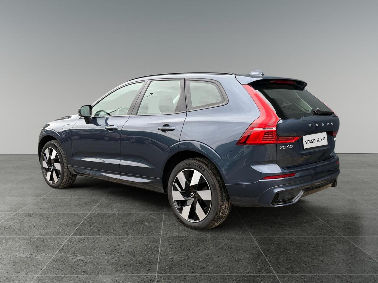 Volvo XC60 2.0 T6 Plug-in hybrid AWD Ultra Dark | Panoramadak | Extra getint glas | Head-up Display | 360 graden camera |