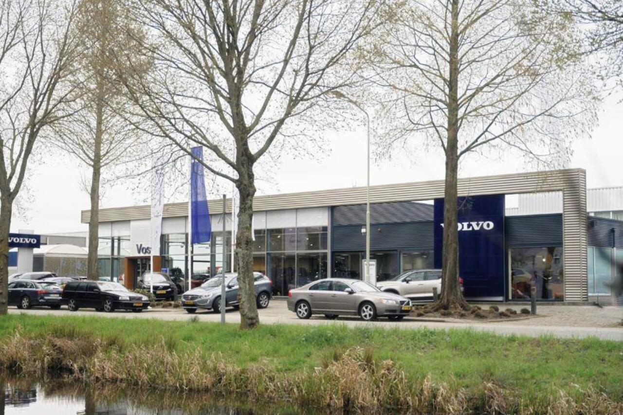 Volvo XC60 2.0 T6 Plug-in hybrid AWD Plus Dark Uit voorraad leverbaar| Schuif/kanteldak | 360 Camera | Harman Kardon audio