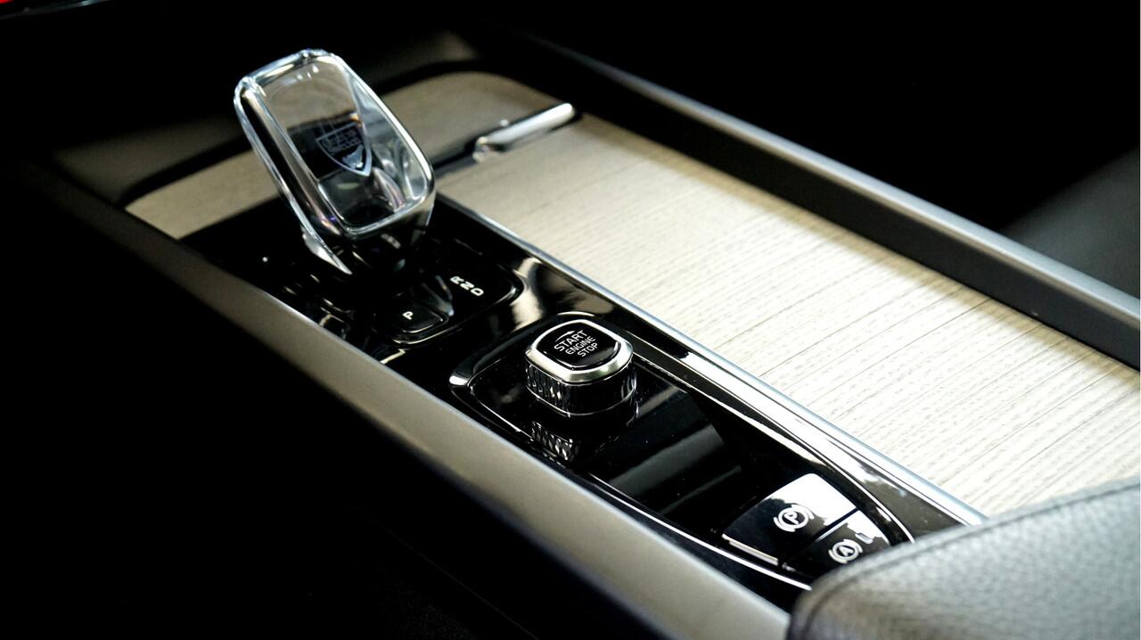 Volvo XC60 2.0 T6 AWD 250kW/340pk Aut8 Plug-in hybrid Inscription PANORAMADAK + HARMAN/KARDON + ADAPT.CRUISE + PILOT ASSIST + LANE ASSIST + 360 CAMERA + STOEL-&STUURVERWARMING + LANE ASSIST + GOOGLE DASH + PARKSENSOREN V&A + 21" LM-VELGEN!!