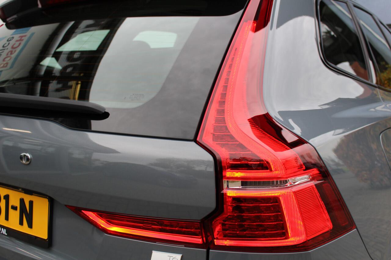 Volvo XC60 2.0 T6 Plug-in hybrid AWD Plus Dark | Incl. 12 maanden Garantie | Panorama dak | Keyless entry/start | Achteruitrijcamera | Elektrische kofferbakklep | Memory stand stoelen | Adaptive cruise | Apple CarPlay/Android Auto | Climate controle | Draadloze tele