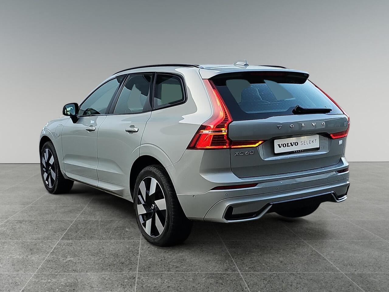 Volvo XC60 2.0 T6 Plug-in hybrid AWD Ultimate Dark | Head-up Display | Stoelverwarming | 360 graden camera | Harman/Kardon Audio |