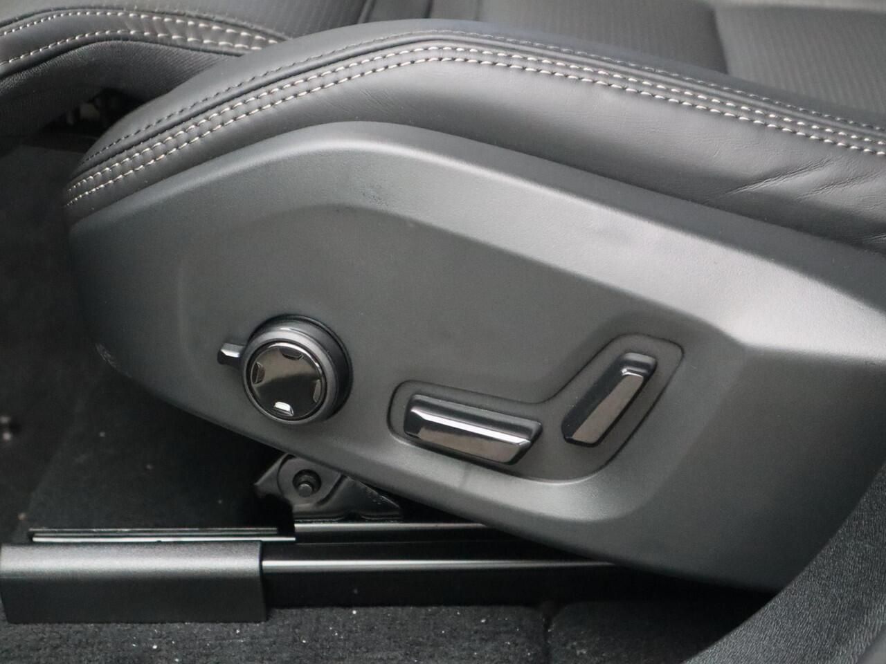 Volvo XC60 2.0 T6 Plug-in hybrid AWD Ultra Dark | Full Option!| MY26| Bowers & Wilkins audiosysteem| Luchtvering|