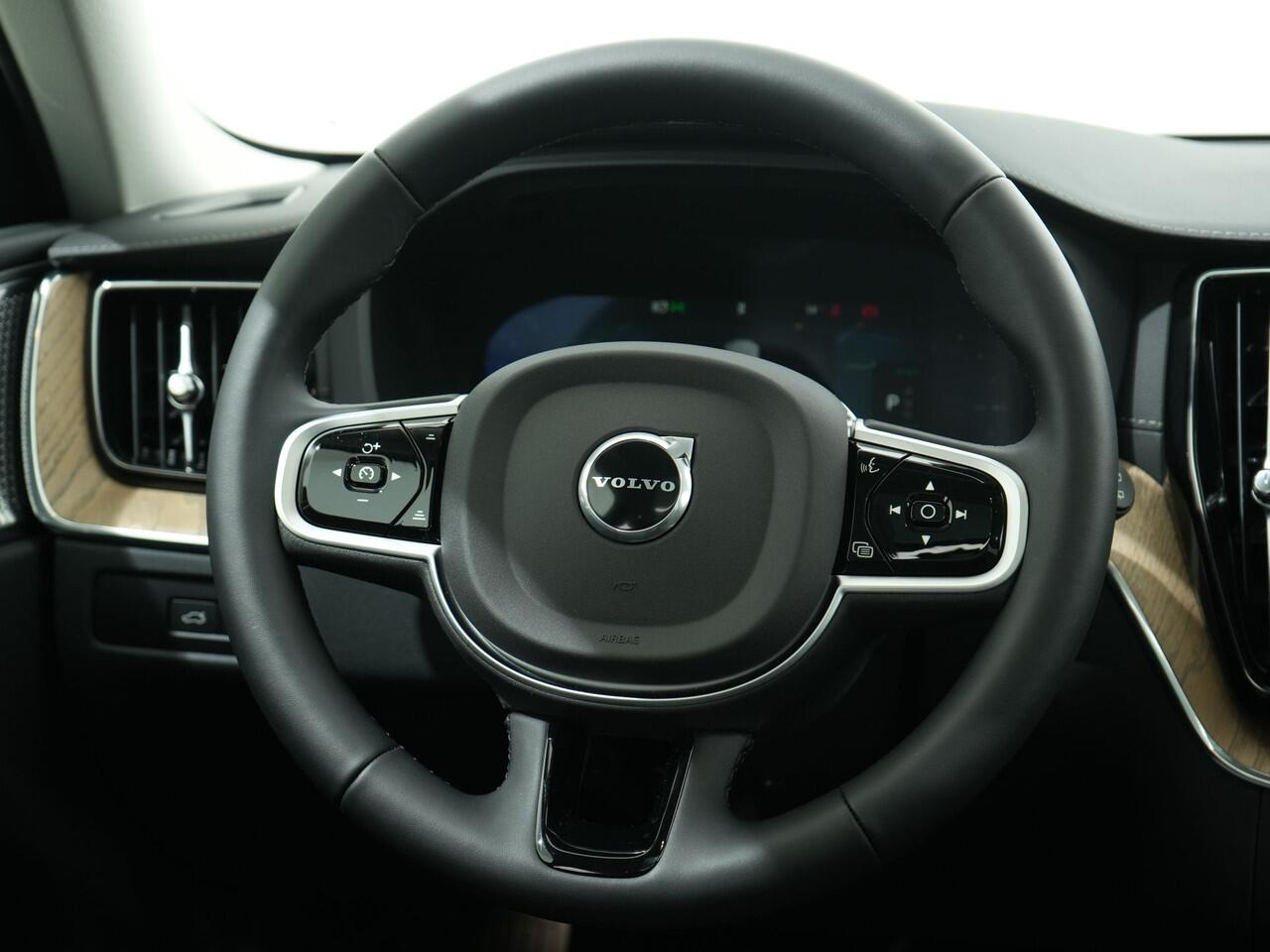 Volvo XC60 2.0 T8 RECHARGE 455PK AWD ULTRA DARK EAT8 | Bower & Wilkens | Luchtvering | Nappa Leder