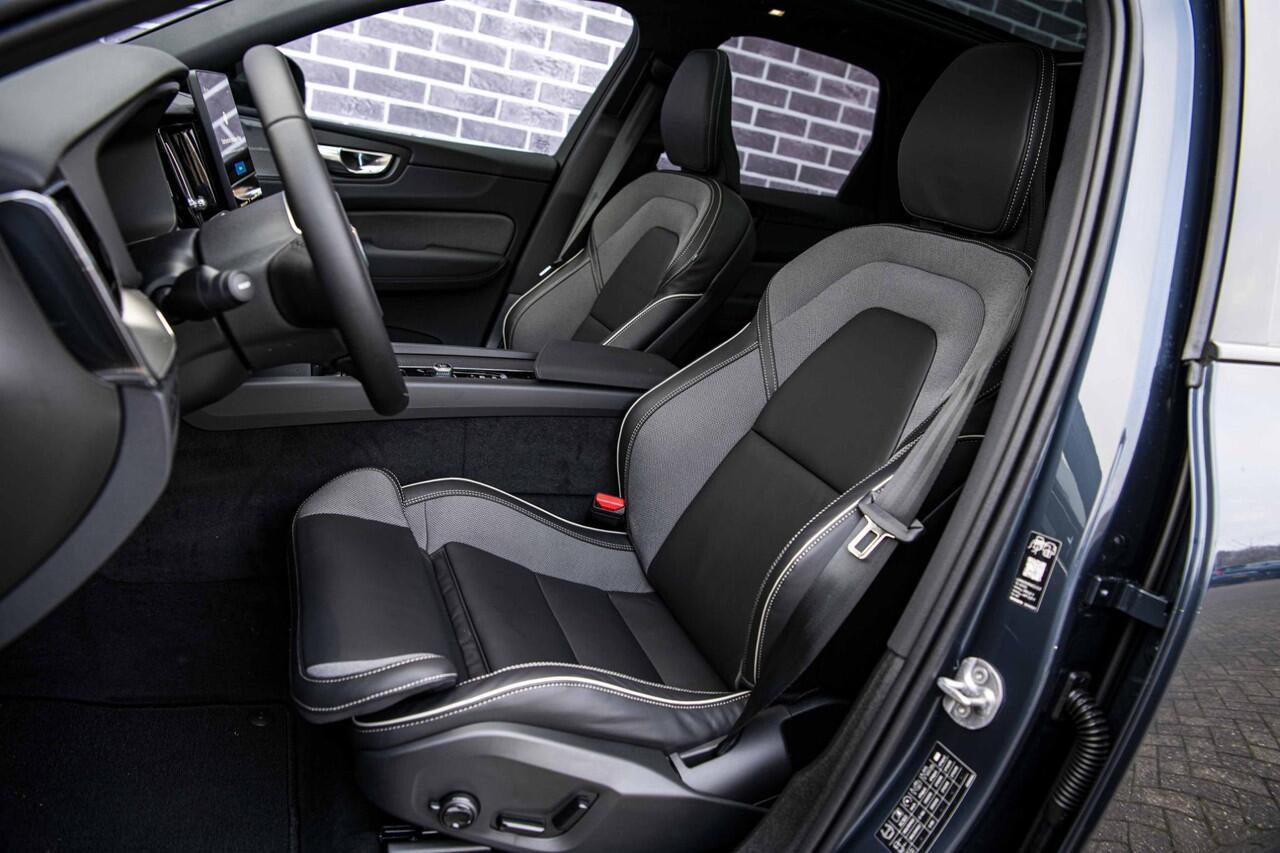 Volvo XC60 2.0 T6 Plug-in hybrid AWD Plus Black Edition | Panoramadak | Head-Up Display | Visual Park Assist | 22" | Luchtvering | Getint Glas | Adaptive Cruise |