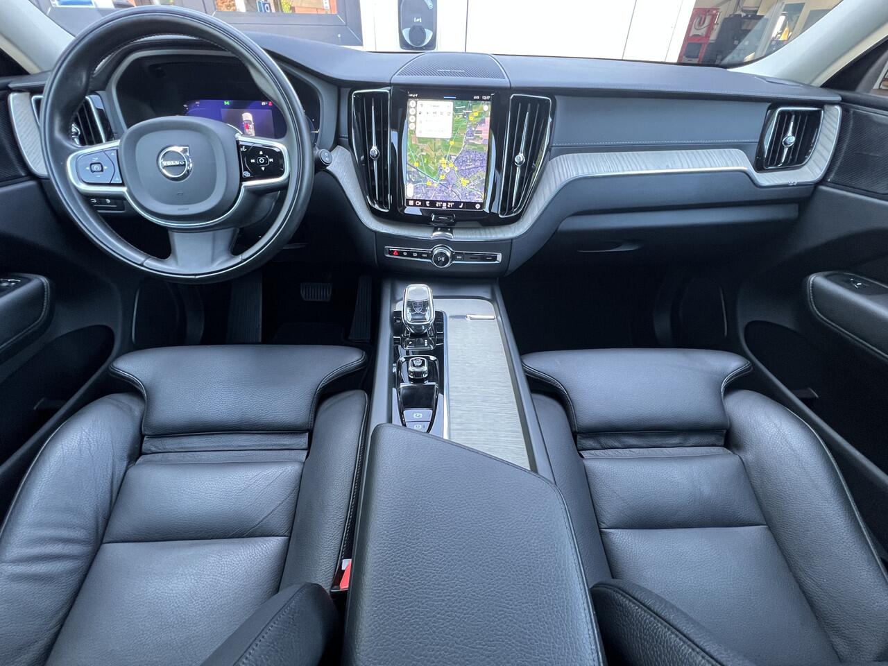 Volvo XC60 2.0 T6 Plug-in hybrid 340 pk AWD Inscription Exclusive Navi Trekhaak Panoramadak Blis 20 Inch Velgen Harman Kardon Pilot Assist ACC Head -UP DAB Carplay Getint Glas NL Auto Plug-in Hybride 1e Eigenaar BTW Auto