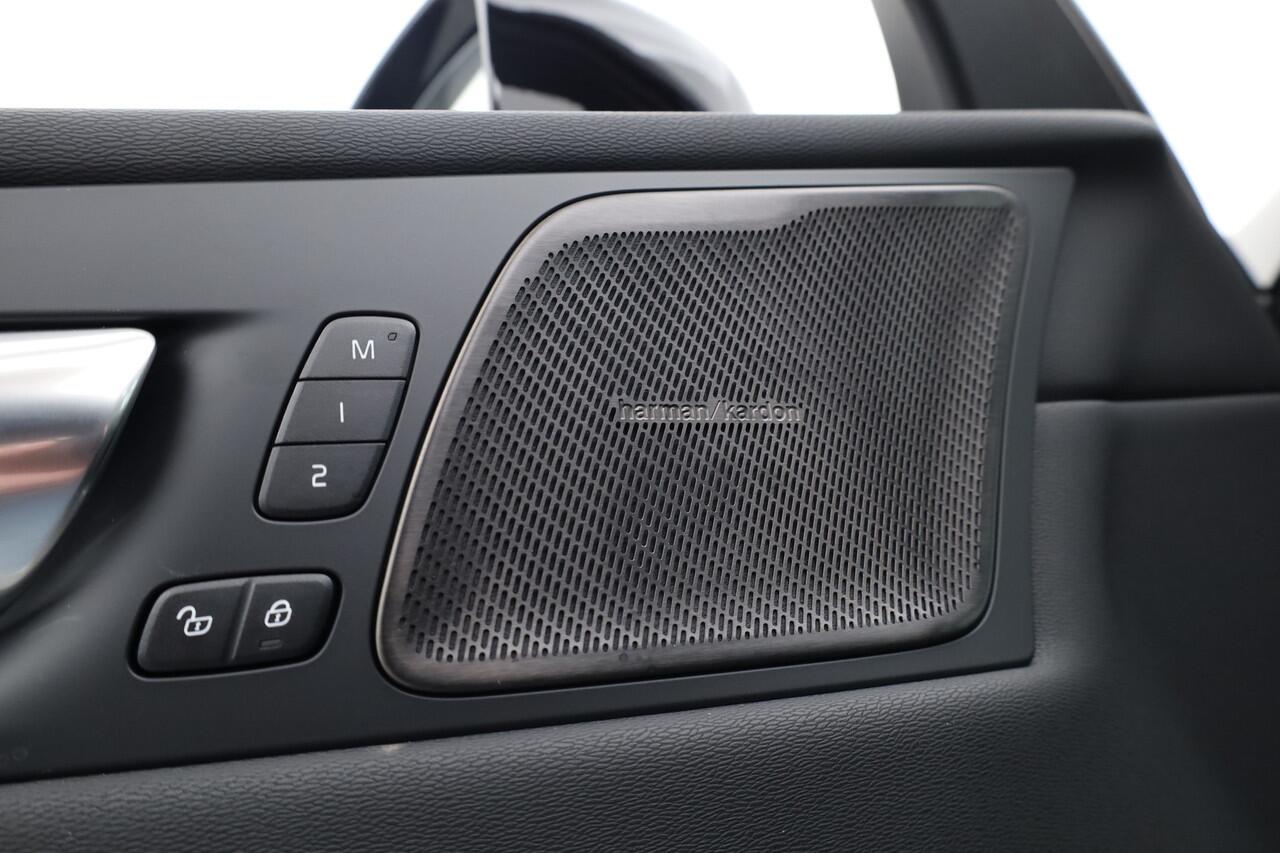 Volvo XC60 T6 Plug-in hybrid Plus Black Edition | Pano | Harman Kardon | Memory Seats | 360cam | Blis | Pilot Assist | 21''