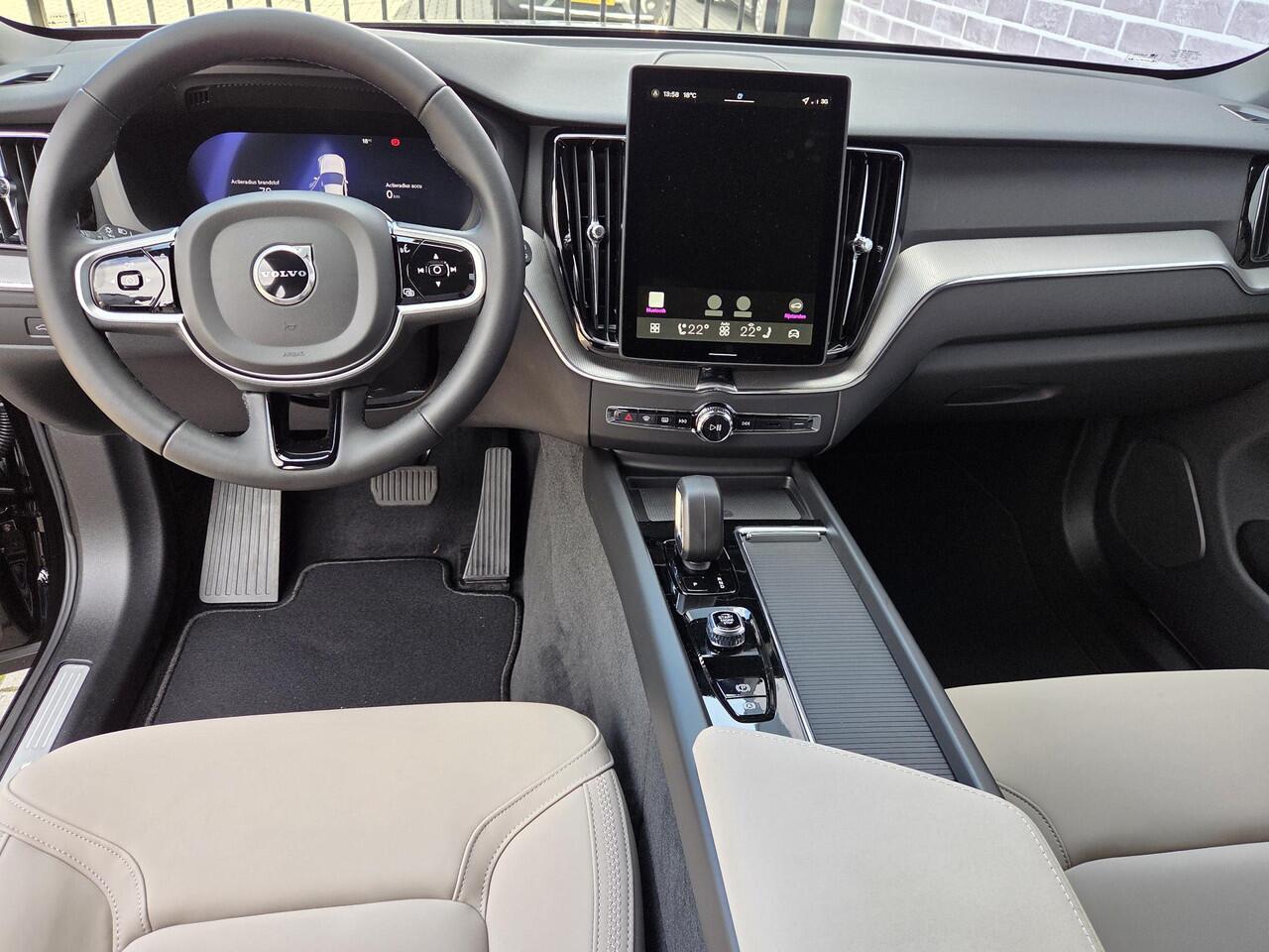 Volvo XC60 T6 Plug-in hybrid AWD Essential | Driver Assist | Climate line | Donker glas | Park assist V + A | 19 " | Nordico Microtech | All-season banden |