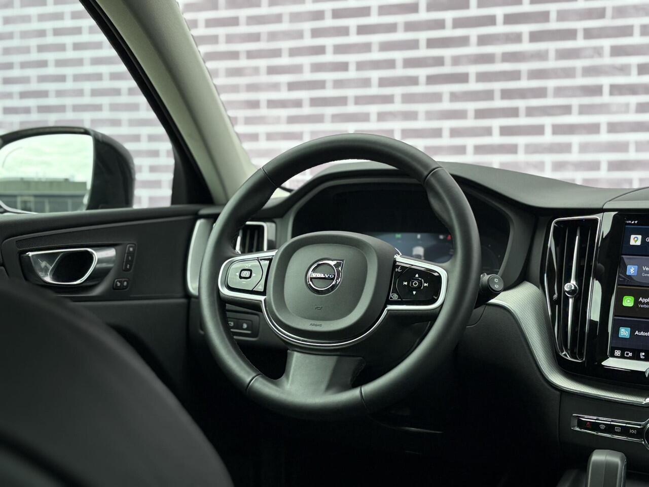 Volvo XC60 2.0 T6 Plug-in hybrid AWD Plus Dark | Adaptieve cruise control | 360° camera | Trekhaak | Stoel- en stuurverwarming | Dode hoek detectie BLIS | Panorama dak | All season banden | Google Auto |