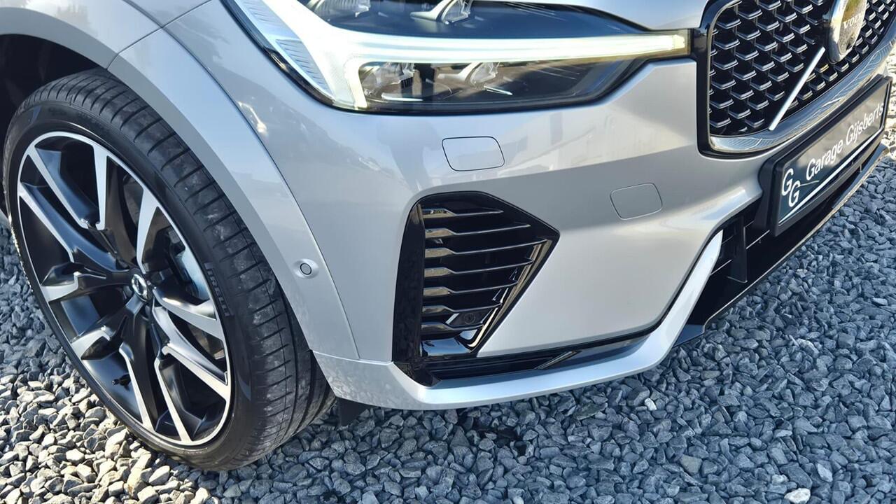 Volvo XC60 2.0 T8 PHEV AWD Ultra Dark Luchtvering - Bowers Wilkins Sound - 22 Licht metalen Wielen - Gelamineerde zijruiten - Massage functie voorstoelen - Alarm - Climate - RC20 Lederen interieur
