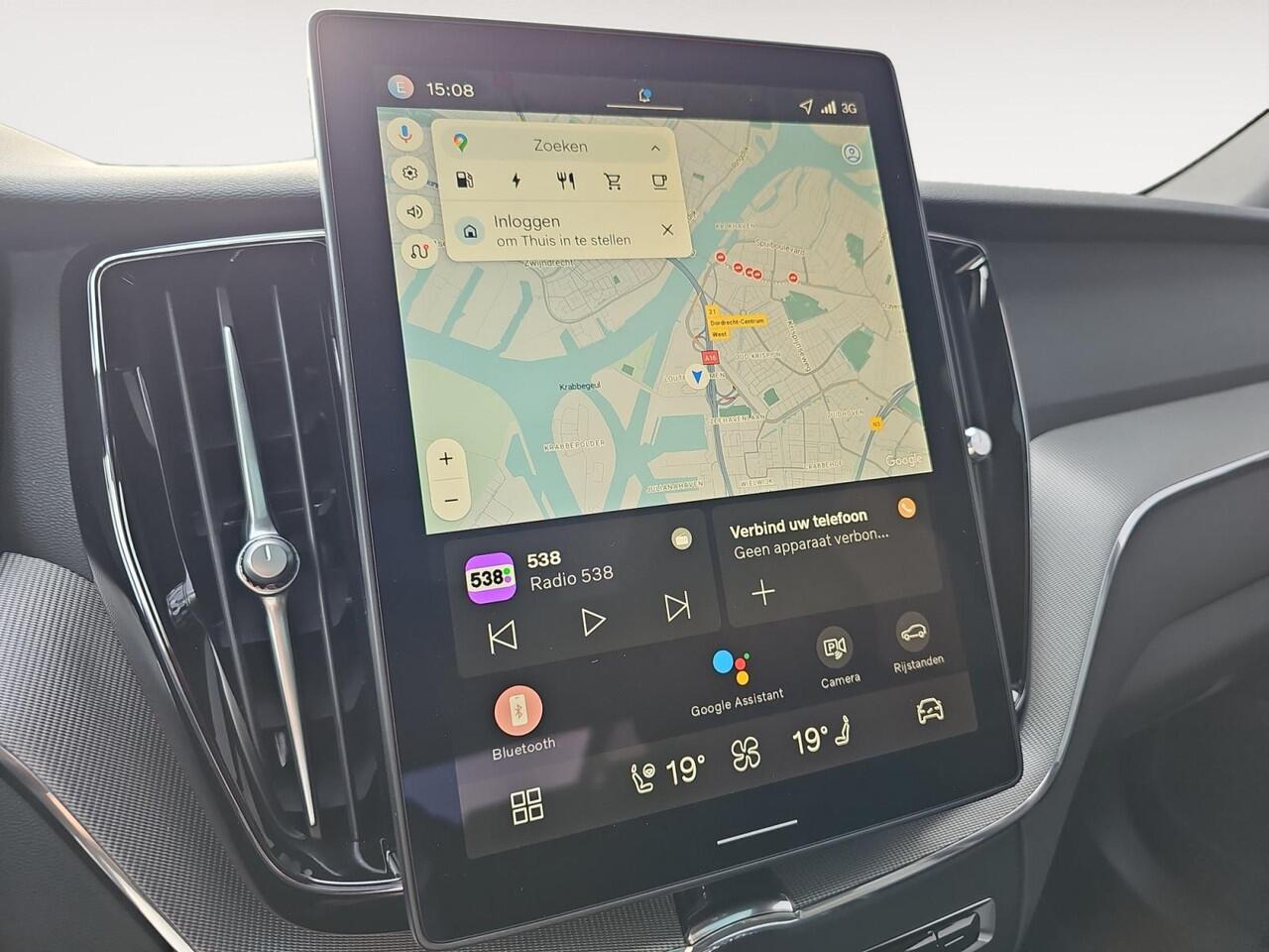 Volvo XC60 2.0 T6 Plug-in hybrid AWD Plus Black Edition | Luchtvering | 22-inch wielen | Panorama dak | Sportstoelen|