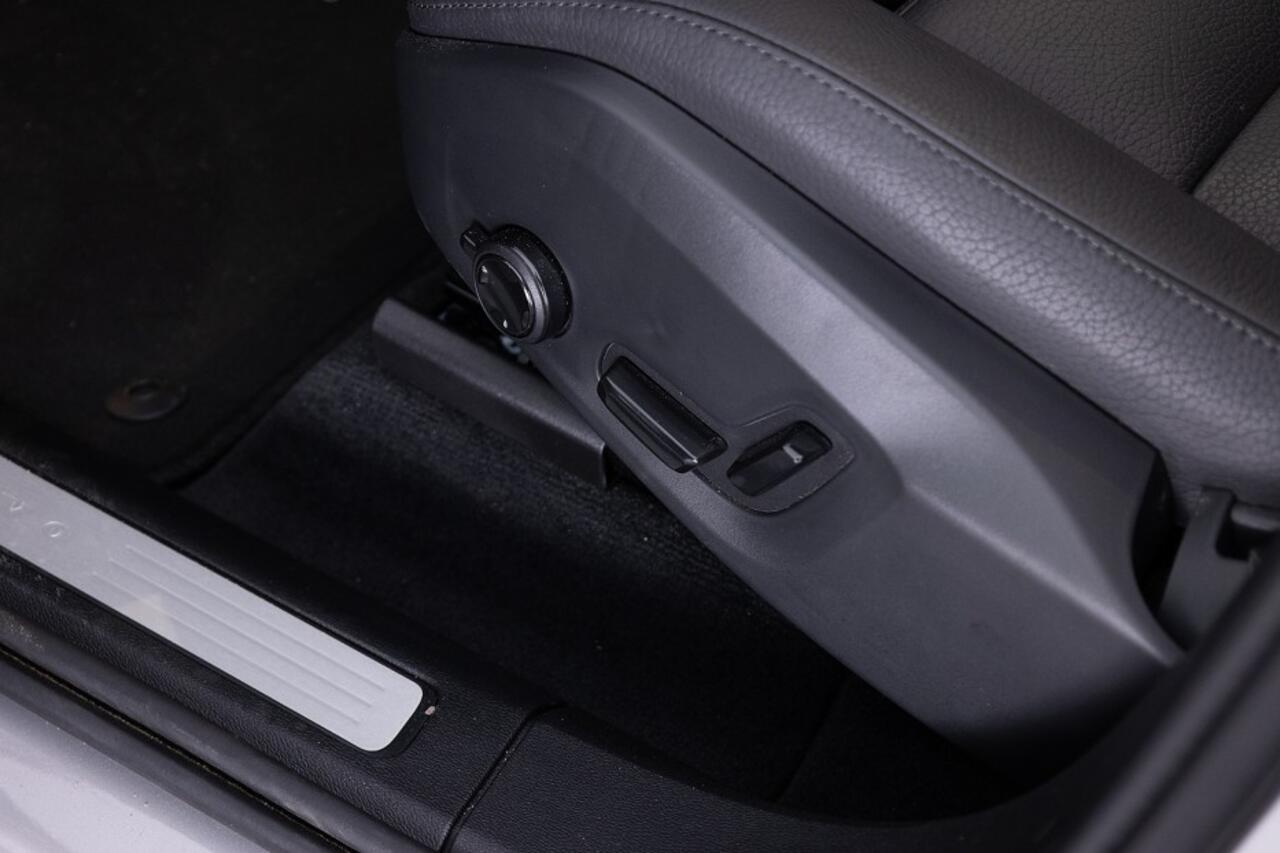 Volvo XC60 2.0 T8 Plug-in hybrid AWD Ultra Dark | SOH 99%