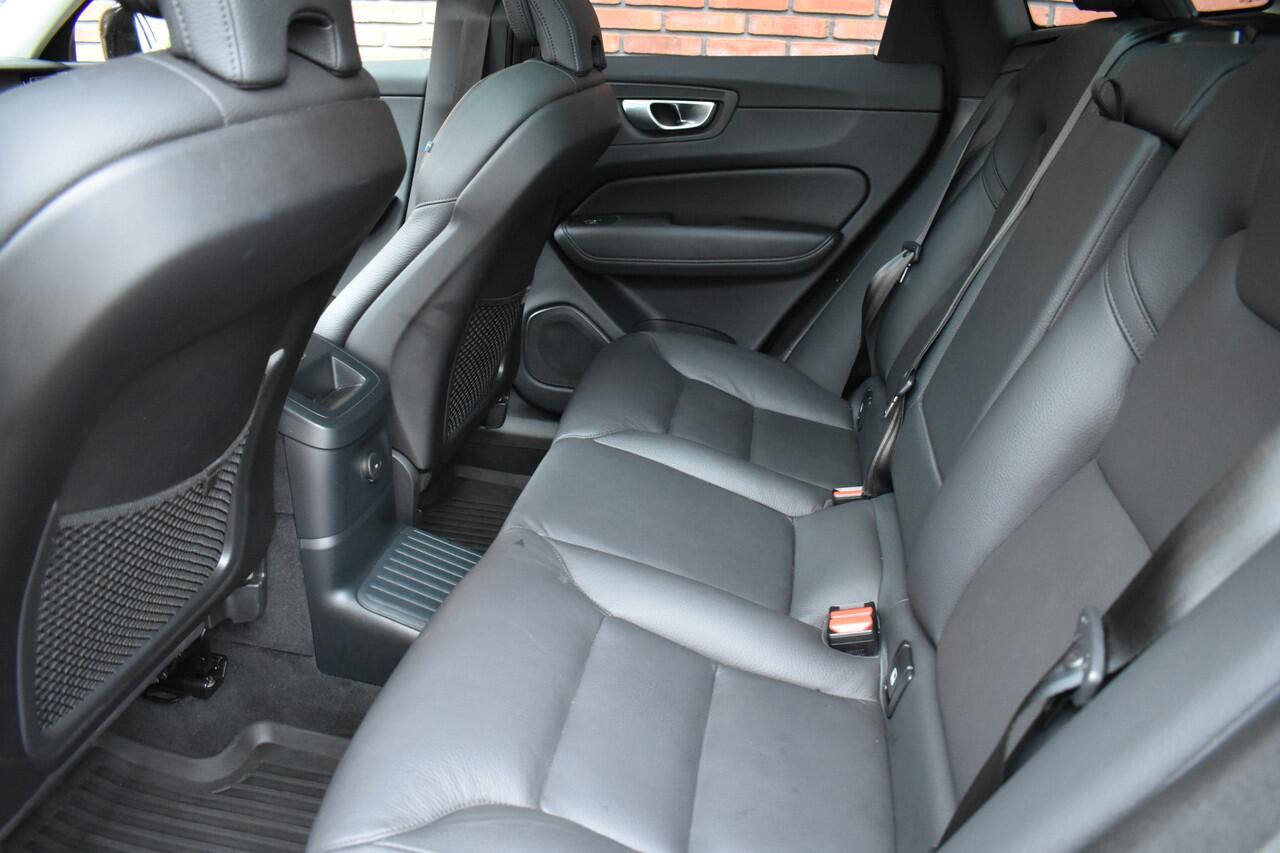 Volvo XC60 T6 350PK Plug-in hybrid AWD Plus Dark | Trekhaak | Harman/Kardon |