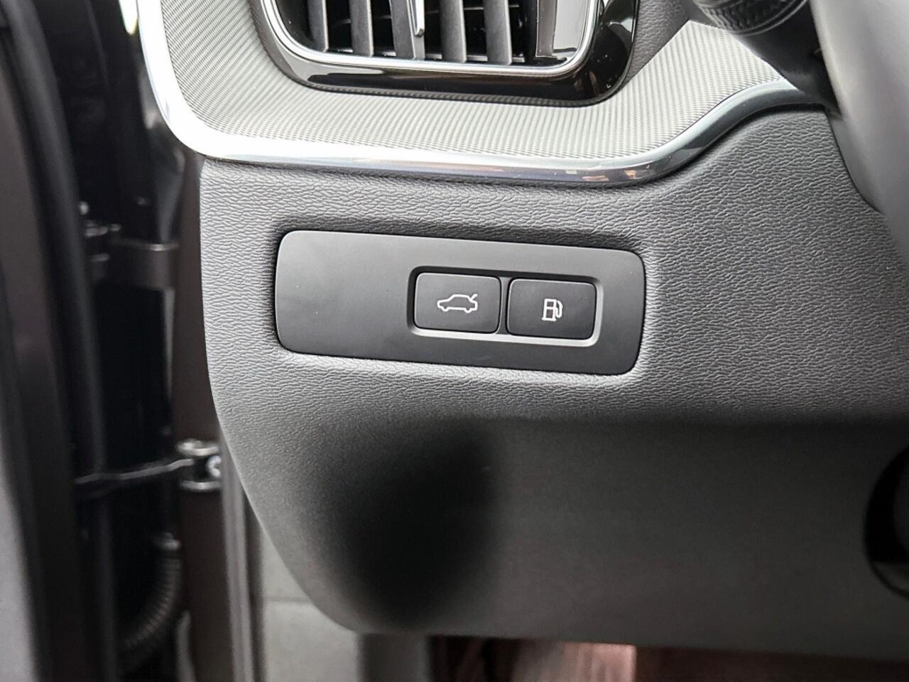 Volvo XC60 2.0 T6 Dark | Pano | trekhaak | Memory Seats | BLIS |