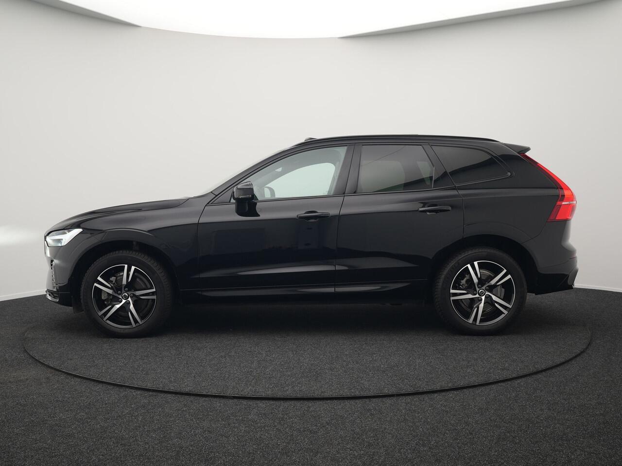 Volvo XC60 B4 R-Design Automaat 198pk Dealer O.H | Trekhaak Af Fabriek | Panodak | Camera | Lederen Sportstoelen Memory & Verwarmd | Cruise Control | Apple Carplay | Keyless | Google Assistant & Maps | Virtual | DAB |