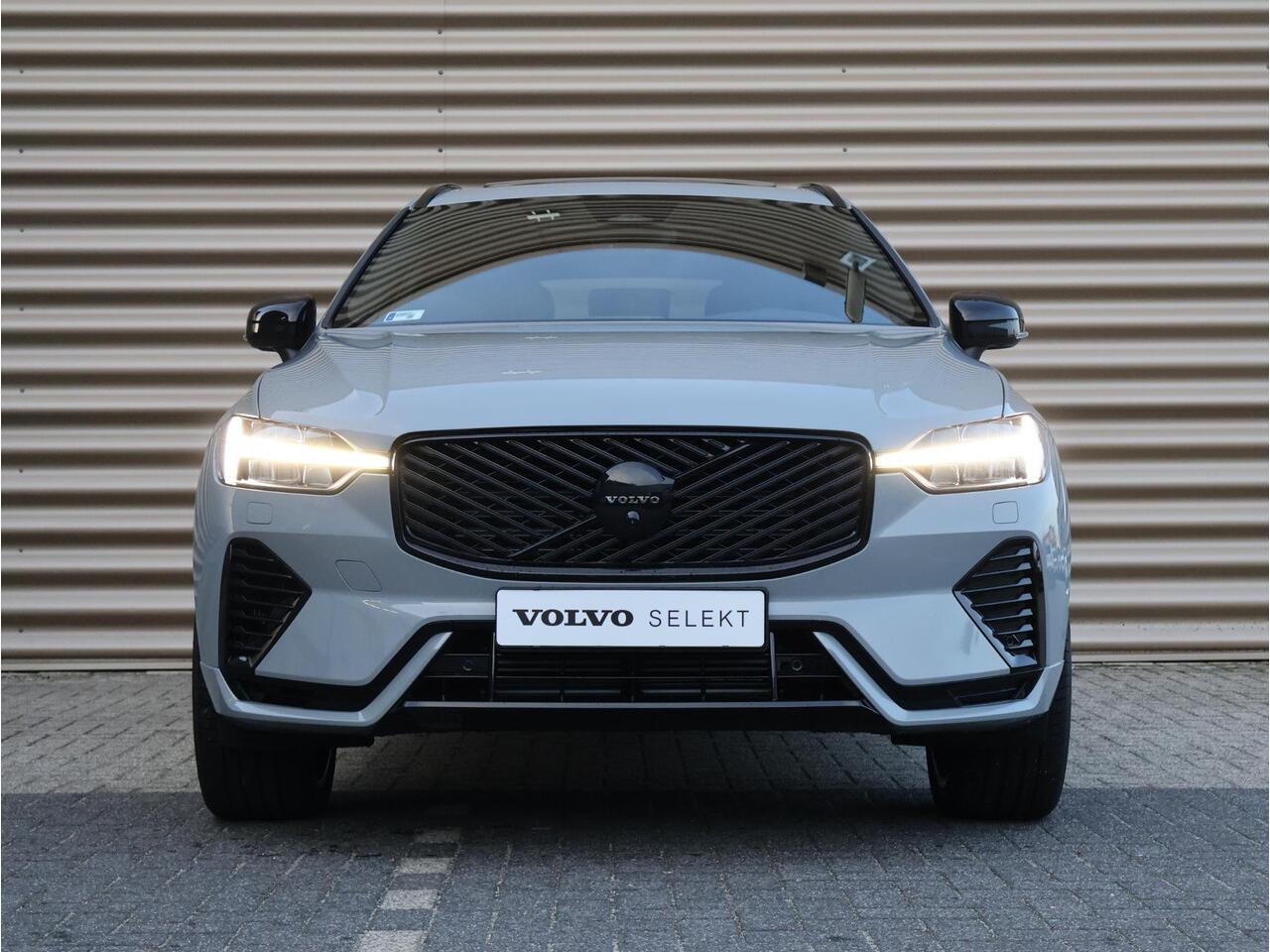 Volvo XC60 T6 Plug-in hybrid AWD Ultra Black Edition | Uit voorraad leverbaar | Harman Kardon | Panoramadak