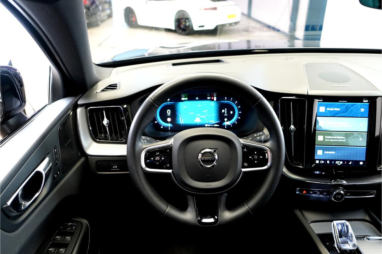 Volvo XC60 2.0 B5 MHEV 195kW/265pk Aut8 Ultimate Dark PANORAMADAK + HARMAN/KARDON + PILOT ASSIST + HEAD-UP DISPLAY + ADAPT.CRUISE + STANDKACHEL + STOELVERWARMING V&A + BLIS + LANE ASSIST + STUURVERWARMING + ON-CALL + EL.TREKHAAK + PARKSENSOREN + 21" LM-VELGEN!!