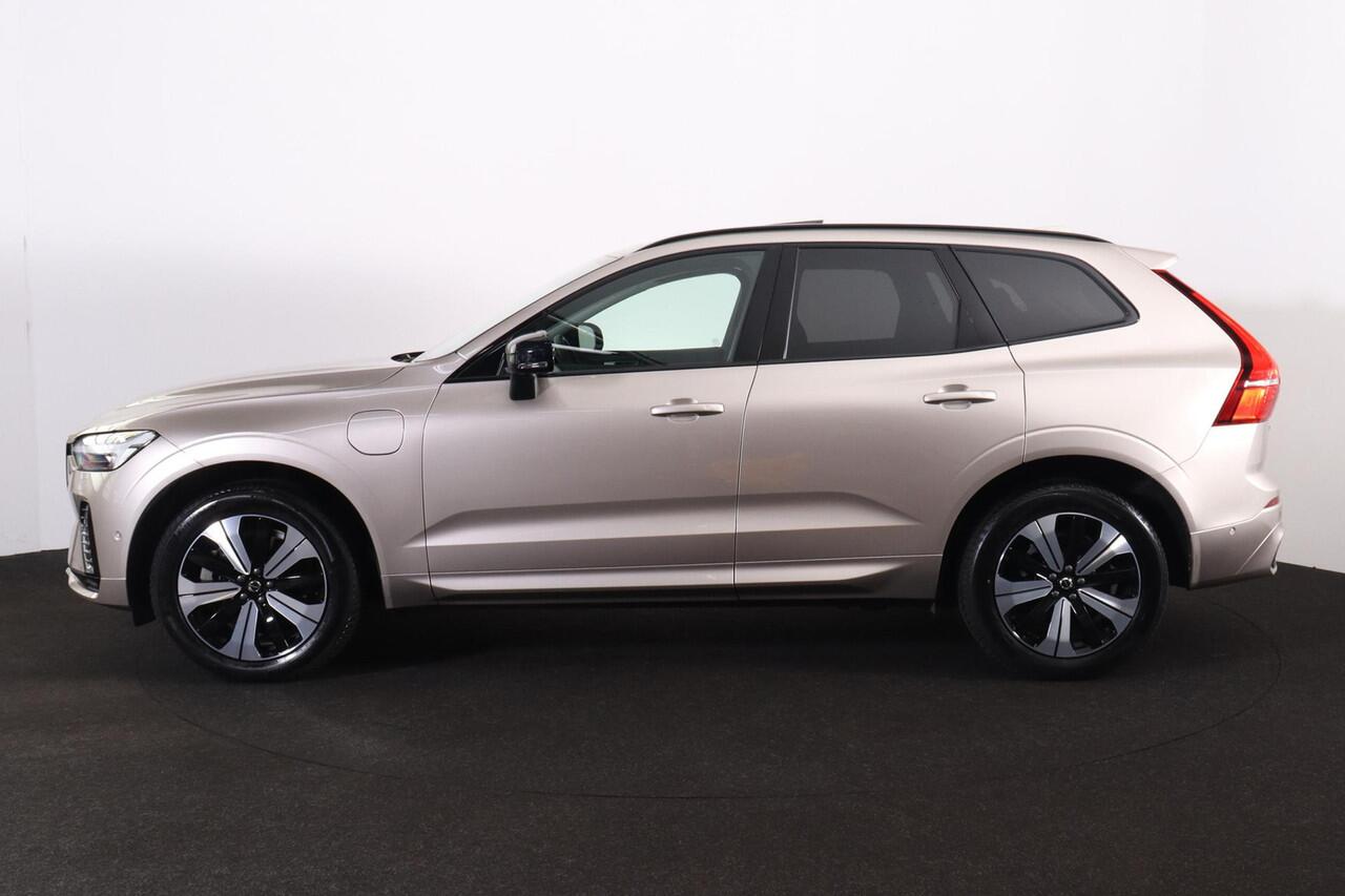 Volvo XC60 T6 Recharge AWD Plus Dark - Panorama/schuifdak - IntelliSafe Assist & Surround - 360º Camera - Harman/Kardon audio - Adaptieve LED koplampen - Verwarmde voorstoelen, stuur & achterbank - Parkeersensoren voor & achter - Elektr. bedienb. voorstoelen met geh