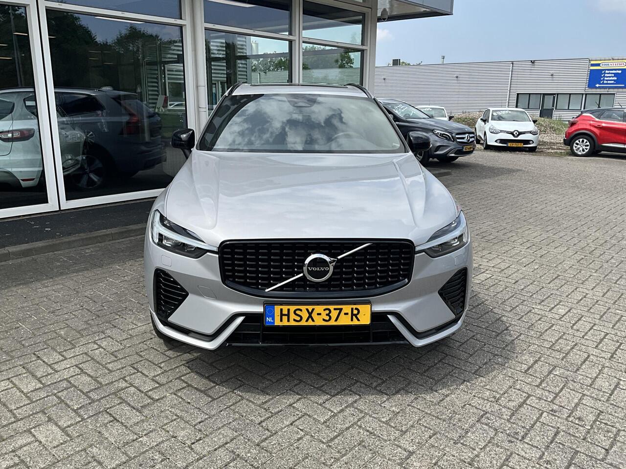 Volvo XC60 2.0 T6 Plug-in hybrid AWD Plus Dark Zwarte Hemel