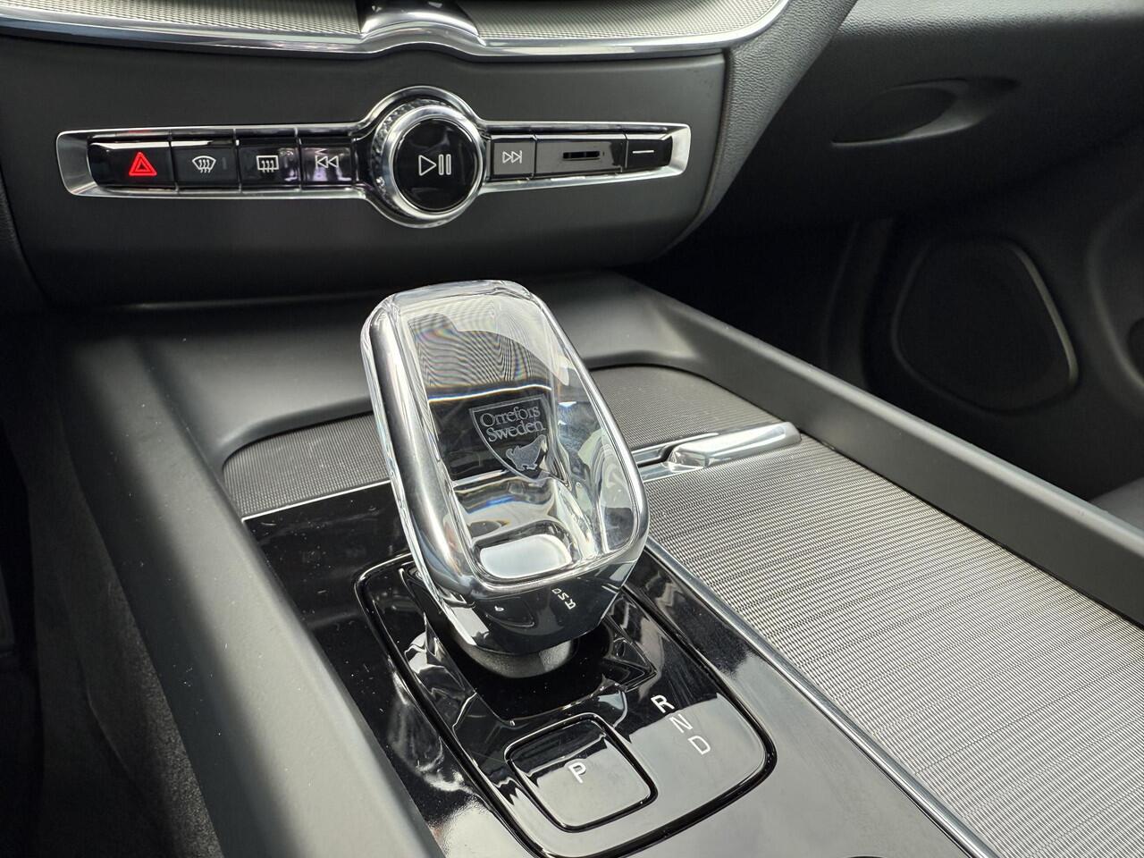 Volvo XC60 B4 D AWD Plus Dark | Google | Trekhaak | 2400KG Trekgewicht | Memory | Sportstoelen | Adaptieve Cruise |