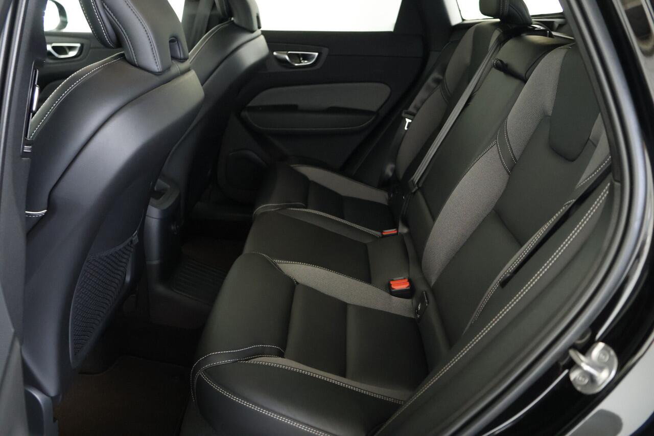 Volvo XC60 2.0 T8 Plug-in hybrid AWD Plus Black Edition Panorama / Opendak / HarmanKardon / Leder / CarPlay