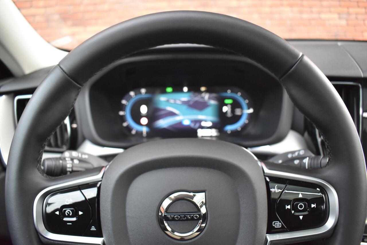 Volvo XC60 T6 350PK Plug-in hybrid AWD Plus Dark | 360 Camera | Trekhaak | 21'' |