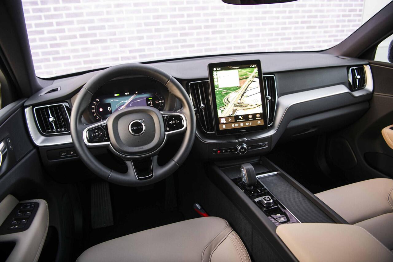 Volvo XC60 2.0 T6 Plug-in hybrid AWD Essential | Facelift | Trekhaak | Climate | Driver Assist | Getint glas | 22" | Fiscaal 66824 |