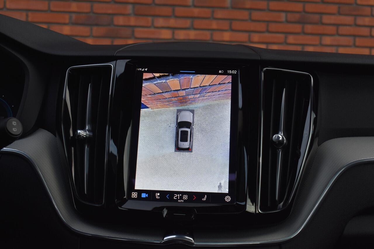 Volvo XC60 T6 350PK Plug-in hybrid AWD Plus Dark | 360 Camera | Trekhaak | 21'' |