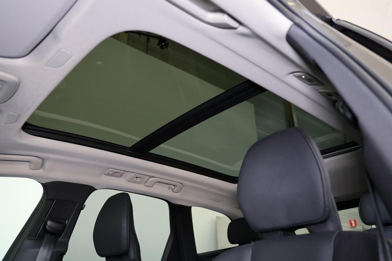Volvo XC60 T6 Recharge AWD Plus Dark - Panorama/schuifdak - IntelliSafe Assist & Surround - 360º Camera - Harman/Kardon audio - Adaptieve LED koplampen - Verwarmde voorstoelen, stuur & achterbank - Parkeersensoren voor & achter - Elektr. bedienb. voorstoelen met geh