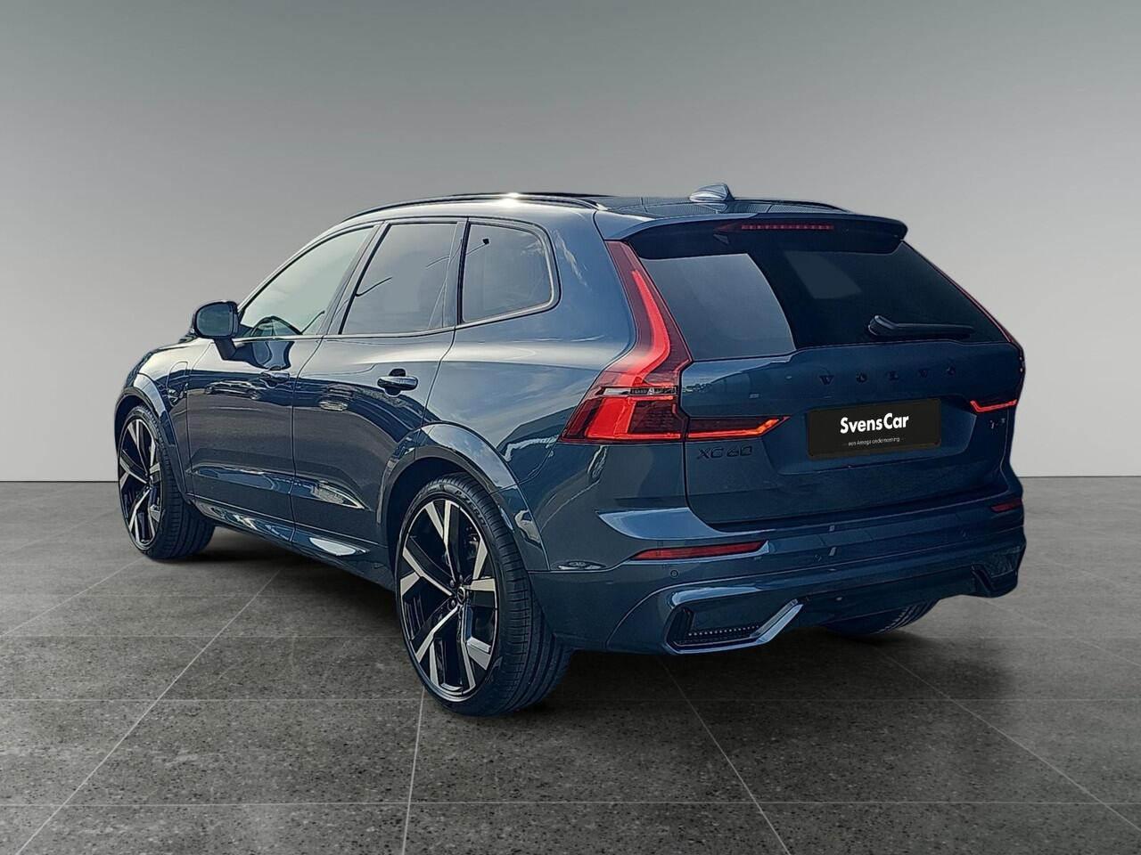 Volvo XC60 2.0 T6 Plug-in hybrid AWD Plus Black Edition | Luchtvering | 22-inch wielen | Panorama dak | Sportstoelen|