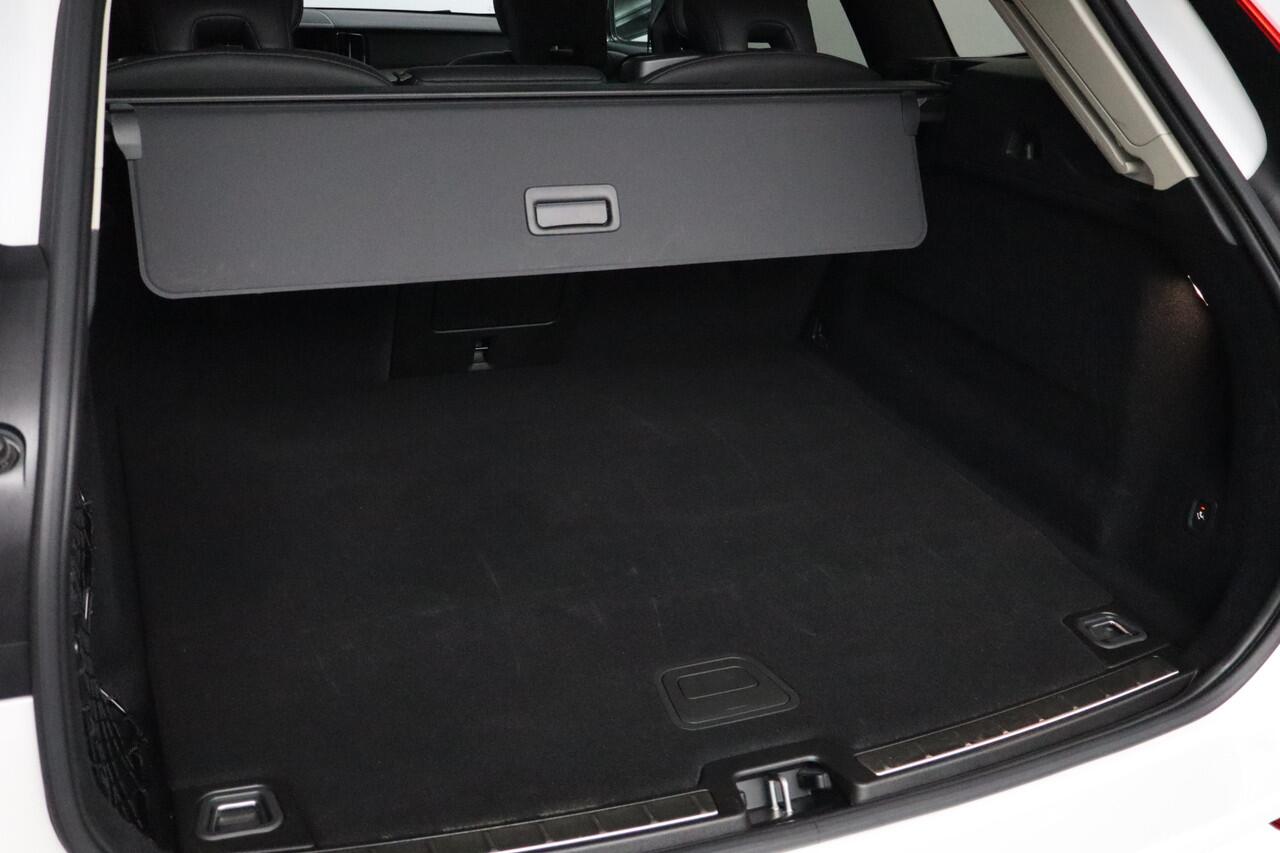 Volvo XC60 2.0 T6 Plug-in hybrid AWD Plus Dark | Trekhaak