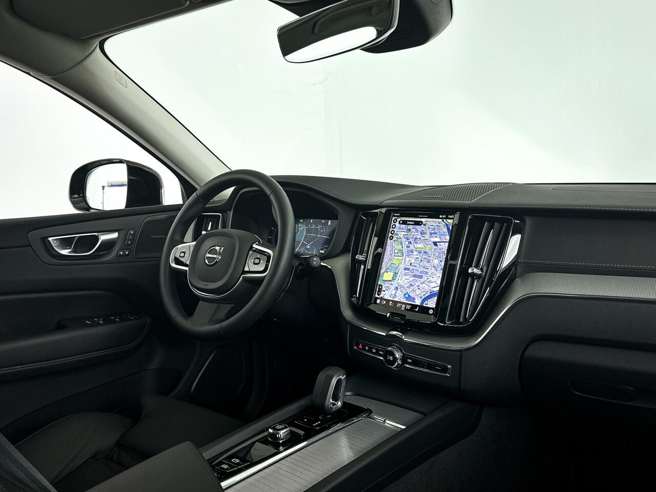 Volvo XC60 T6 Plug-in hybrid AWD Ultra Dark | Panoramadak | 360° camera | Head-up Display | Harman Kardon | Stoel- en Stuurverwarming | Trekhaak