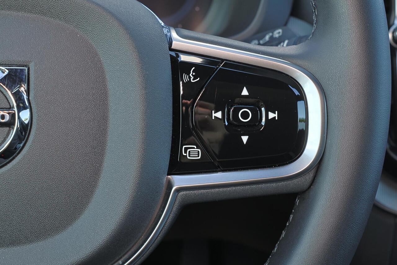 Volvo XC60 T8 Recharge AWD Plus Black Edition - Luchtvering - Panorama/schuifdak - IntelliSafe Assist & Surround - 360º Camera - Adaptieve LED koplampen - Verwarmde voorstoelen, stuur & achterbank - Parkeersensoren voor & achter - Elektr. bedienb. voorstoelen met ge