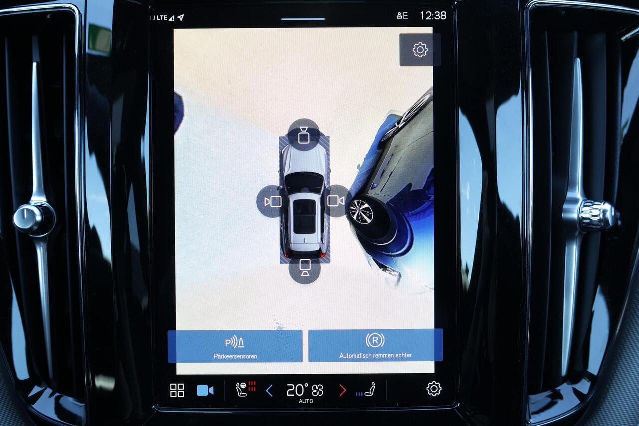 Volvo XC60 T8 Recharge AWD Ultimate Black Edition - Panorama/schuifdak - IntelliSafe Assist & Surround - 360º Camera - Adaptieve LED koplampen - Verwarmde voorstoelen, stuur & achterbank - Parkeersensoren voor & achter - Elektr. bedienb. voorstoelen met geheugen - H