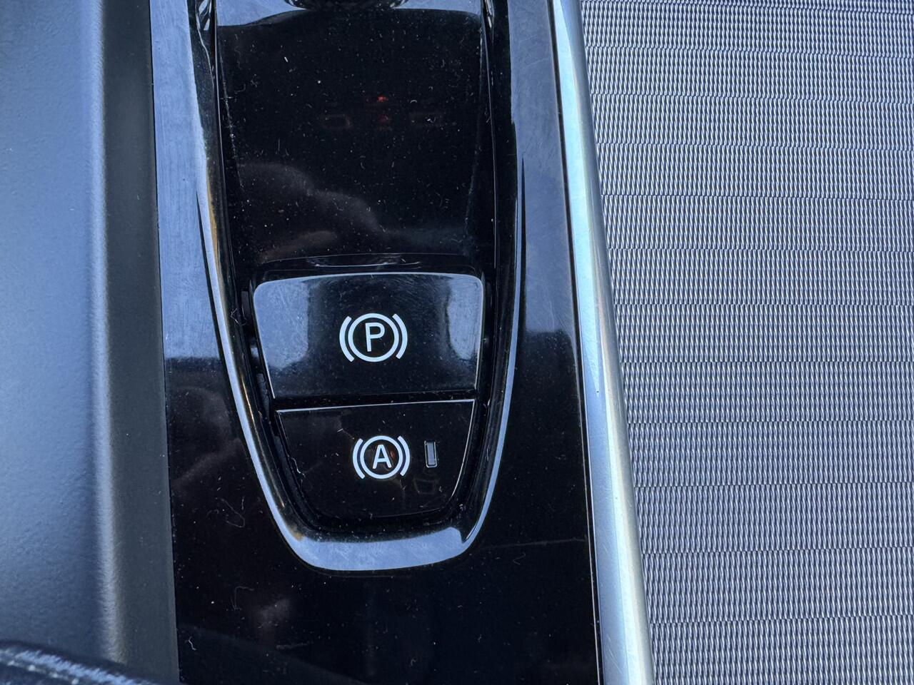 Volvo XC60 2.0 T8 Plug-in hybrid AWD Inscription Leder PanoSchuifdak Camera Carplay Headup