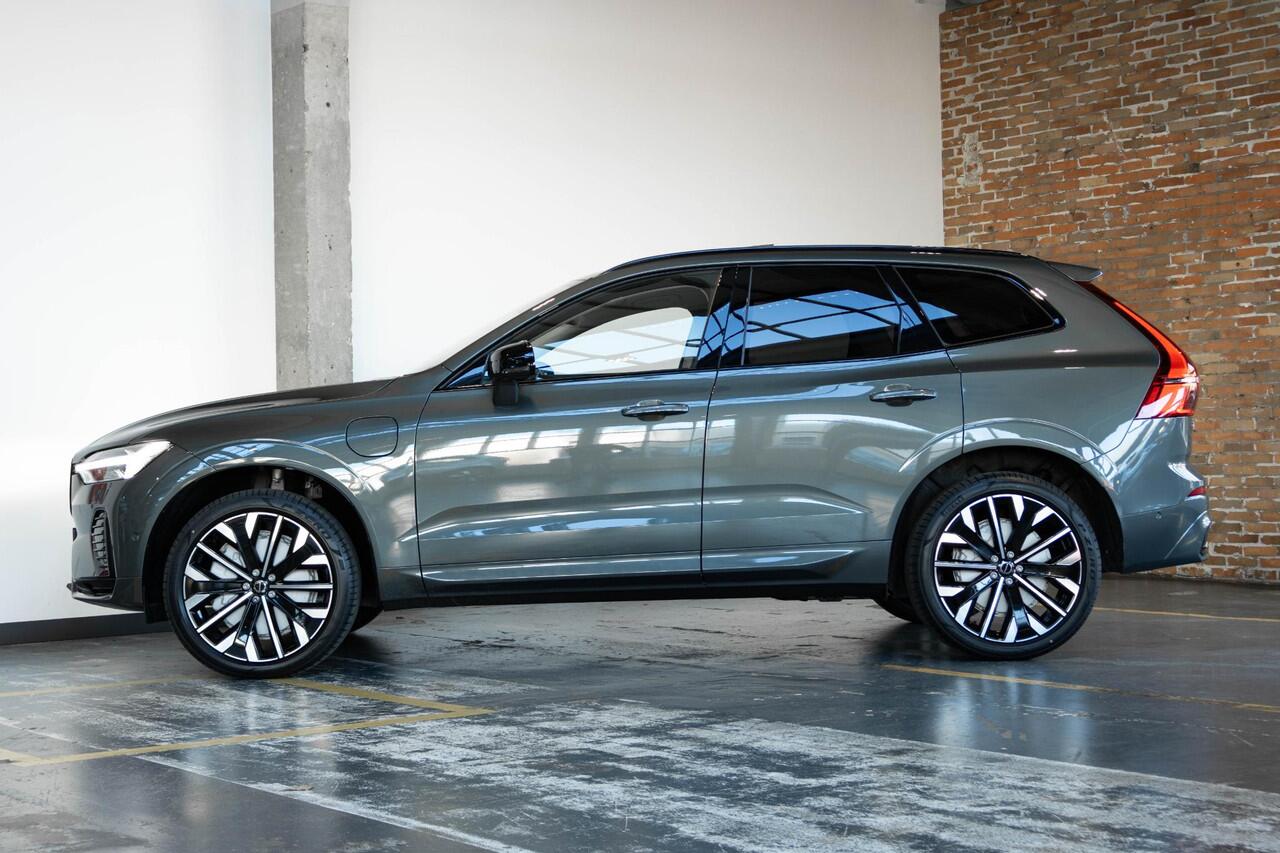 Volvo XC60 2.0 T6 Plug-in hybrid AWD Ultra Dark | Executive Line | Bowers & Wilkins | Luchtvering | Geventileerde Voorstoelen | Massagefunctie | 21" Lichtmetalen Wielen |