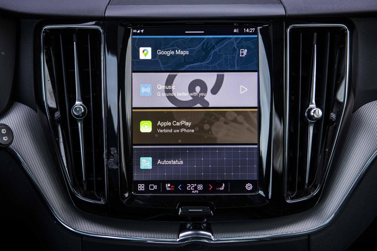 Volvo XC60 2.0 T6 Plug-in hybrid AWD Plus Dark | Trekhaak | Schuif/kanteldak | Rondomzicht camera | Dodehoek assistent | Stoel/Stuur verwarming |