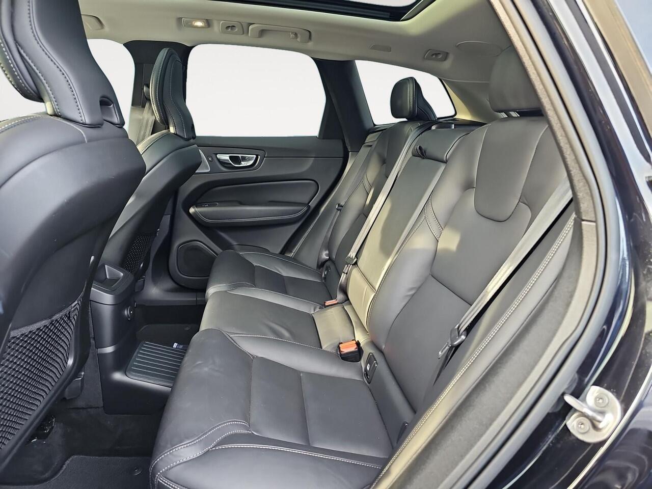 Volvo XC60 2.0 T6 Plug-in hybrid AWD Inscription Exclusive | Luchtvering | Bowers & Wilkins audio | Massagefunctie voorstoelen | Panoramadak |