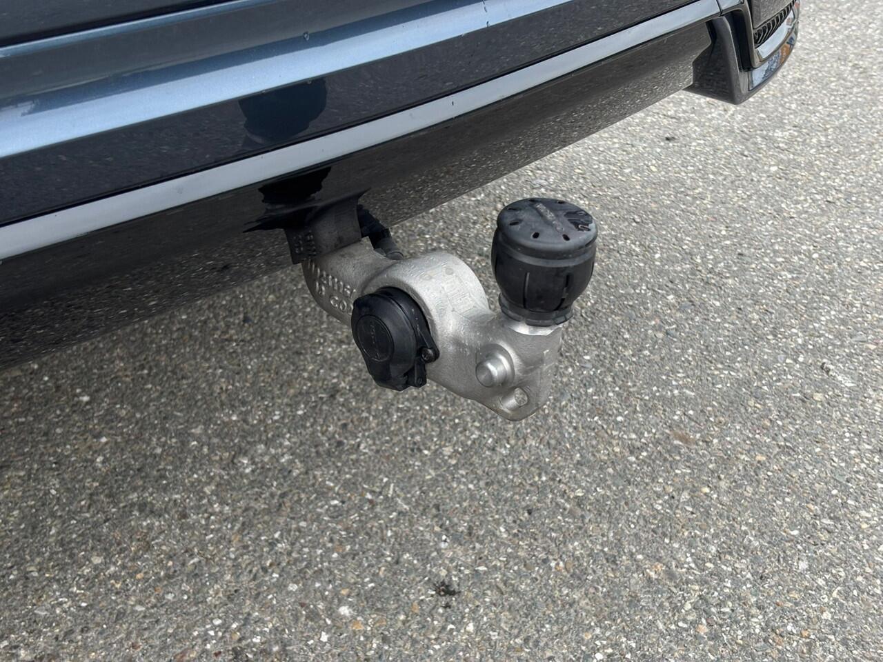 Volvo XC60 2.0 T6 Plug-in Hybrid AWD R-Design Panodak Harman Kardon Trekhaak Dealer Onderhouden