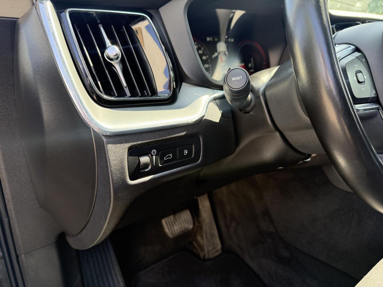 Volvo XC60 2.0 plug-in T6 AWD R-Design Trekhaak l CarPlay l Pano