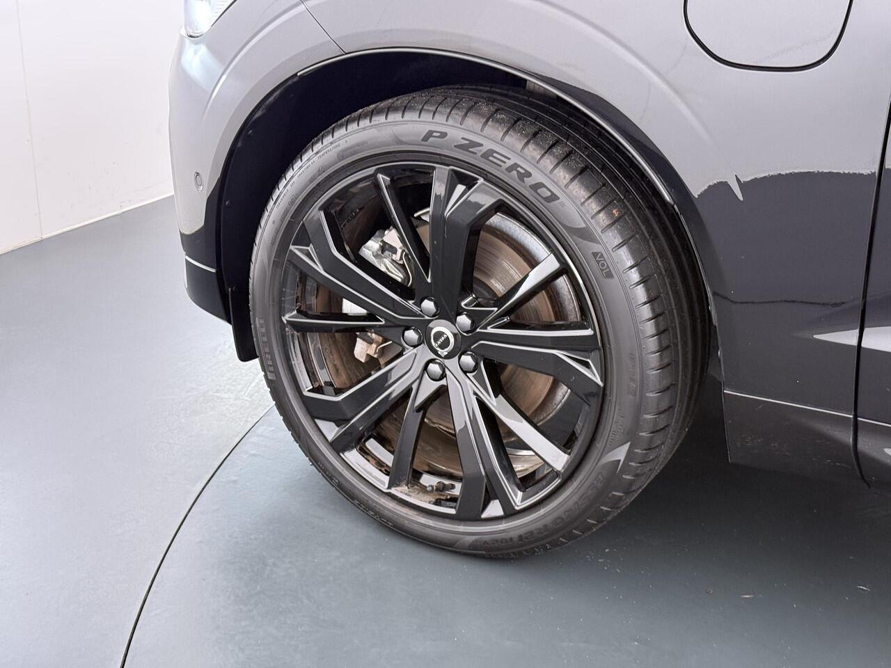 Volvo XC60 2.0 T6 Plug-in hybrid AWD Ultra Dark Black Edition 21Inch/Panodak/Massage/360Cam etc.