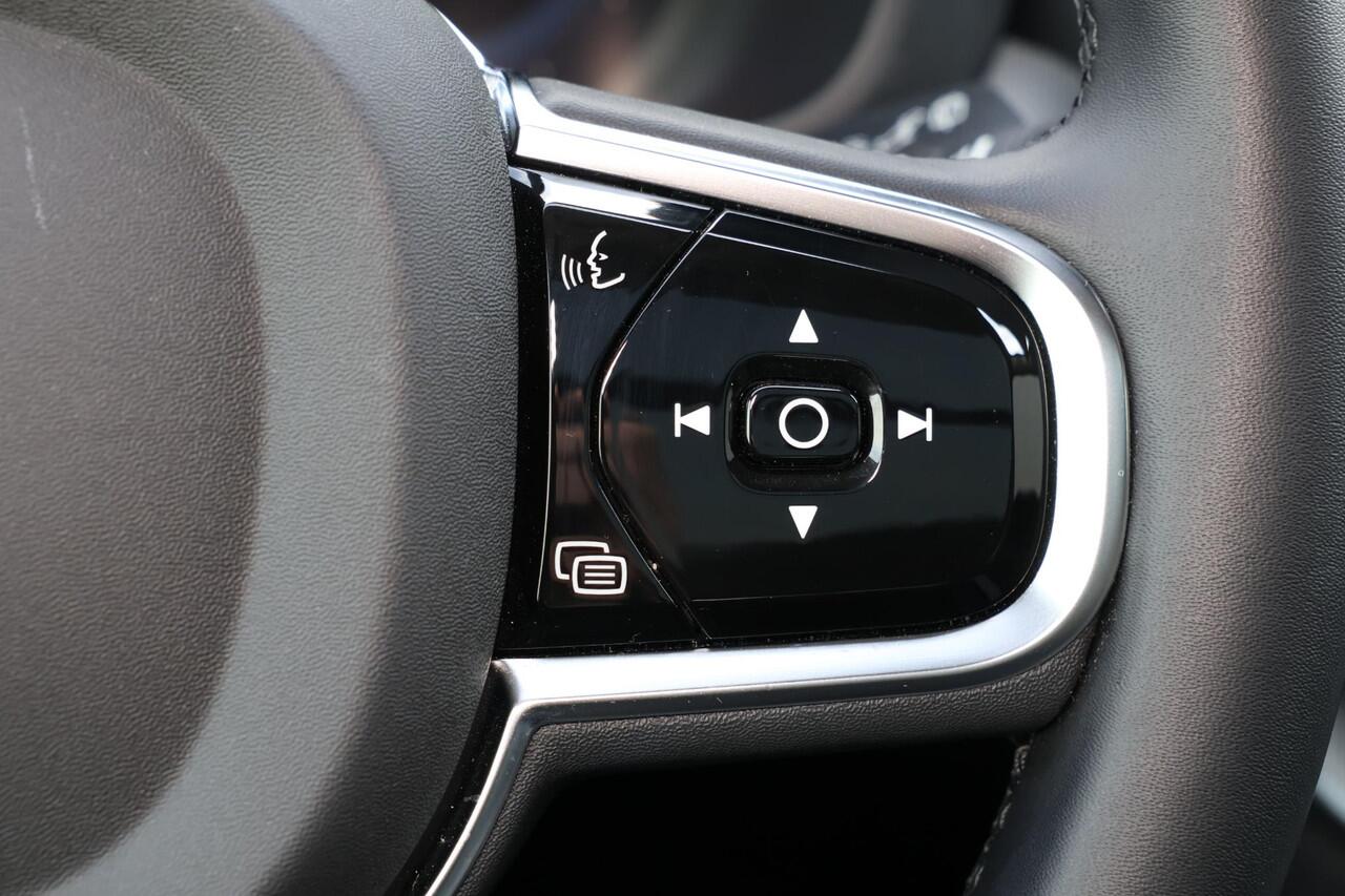 Volvo XC60 T8 Recharge AWD Plus Bright - Panorama/schuifdak - IntelliSafe Assist & Surround - 360º Camera - Verwarmde voorstoelen, stuur & achterbank - Parkeersensoren voor & achter - Elektr. bedienb. voorstoelen met geheugen - Draadloze tel. lader - Extra getint gl